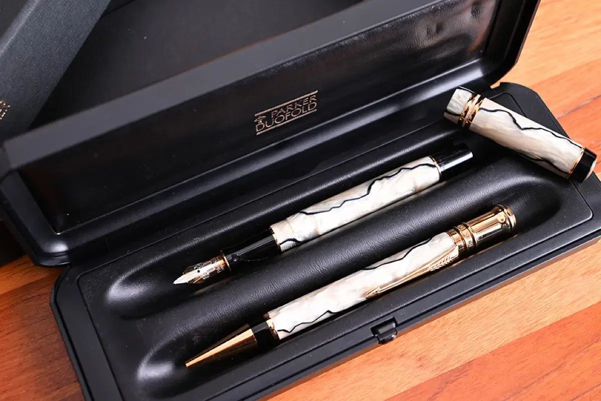 パーカー デュオフォールド インターナショナル パール - ブラック 万年筆 F ボールペン セット