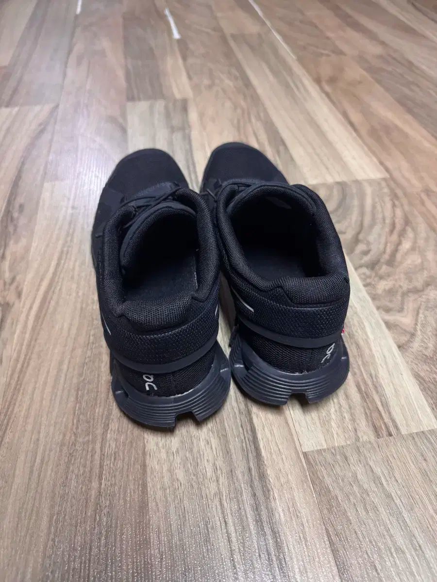 単ランニング クラウド5 オール ブラック 38 5W 245
