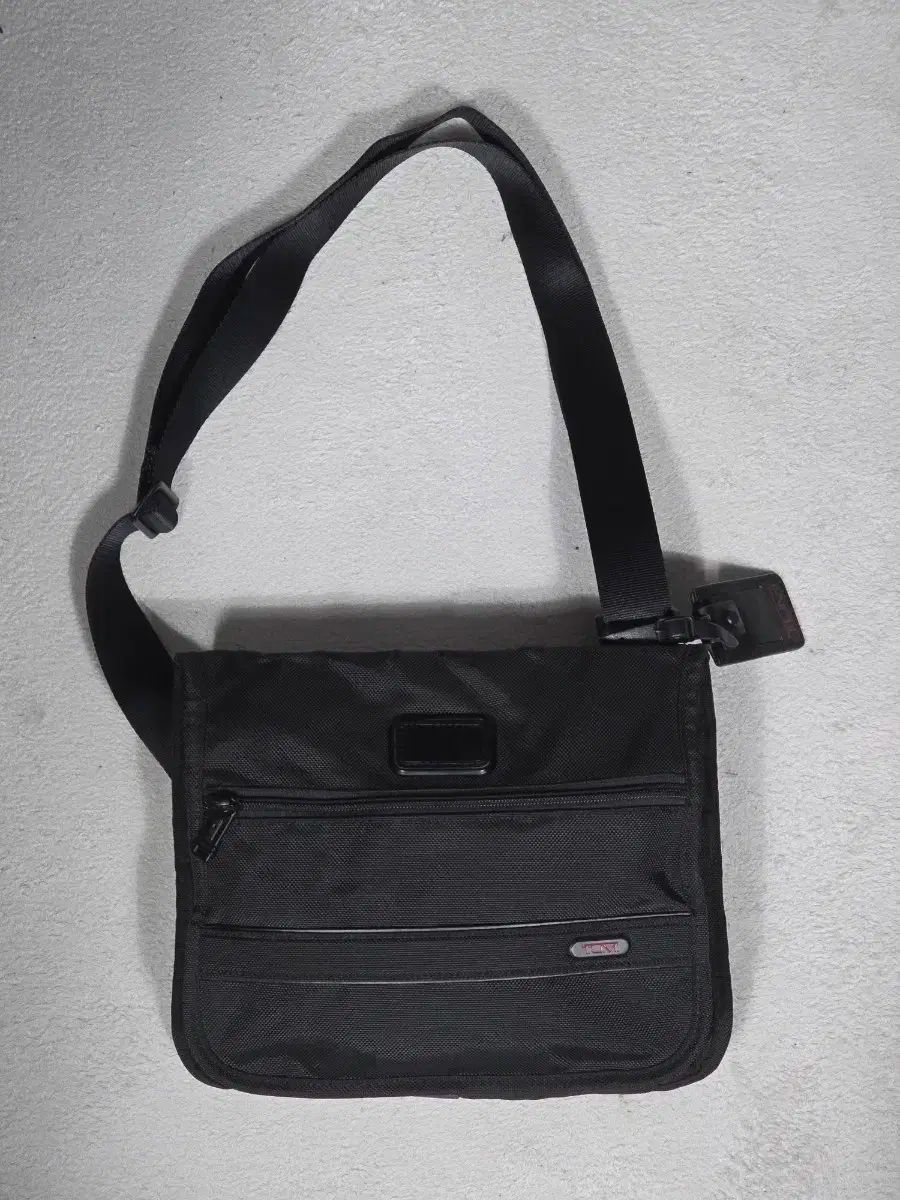 TUMI トゥミ アルファ スモール フラップ クロスバック