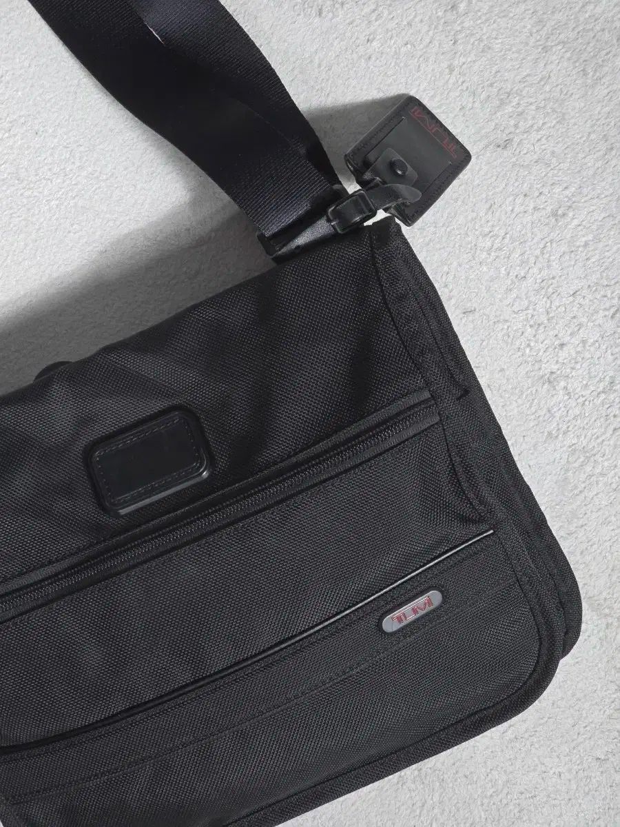 TUMI トゥミ アルファ スモール フラップ クロスバック