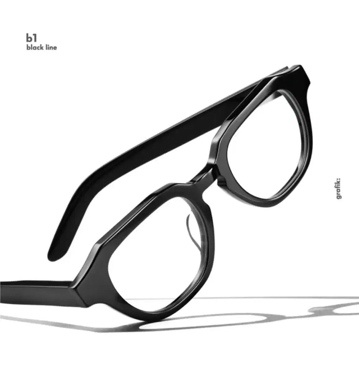 グラフィック プラスチック ウェリントン メガネ b1_1 2 - ブラック
