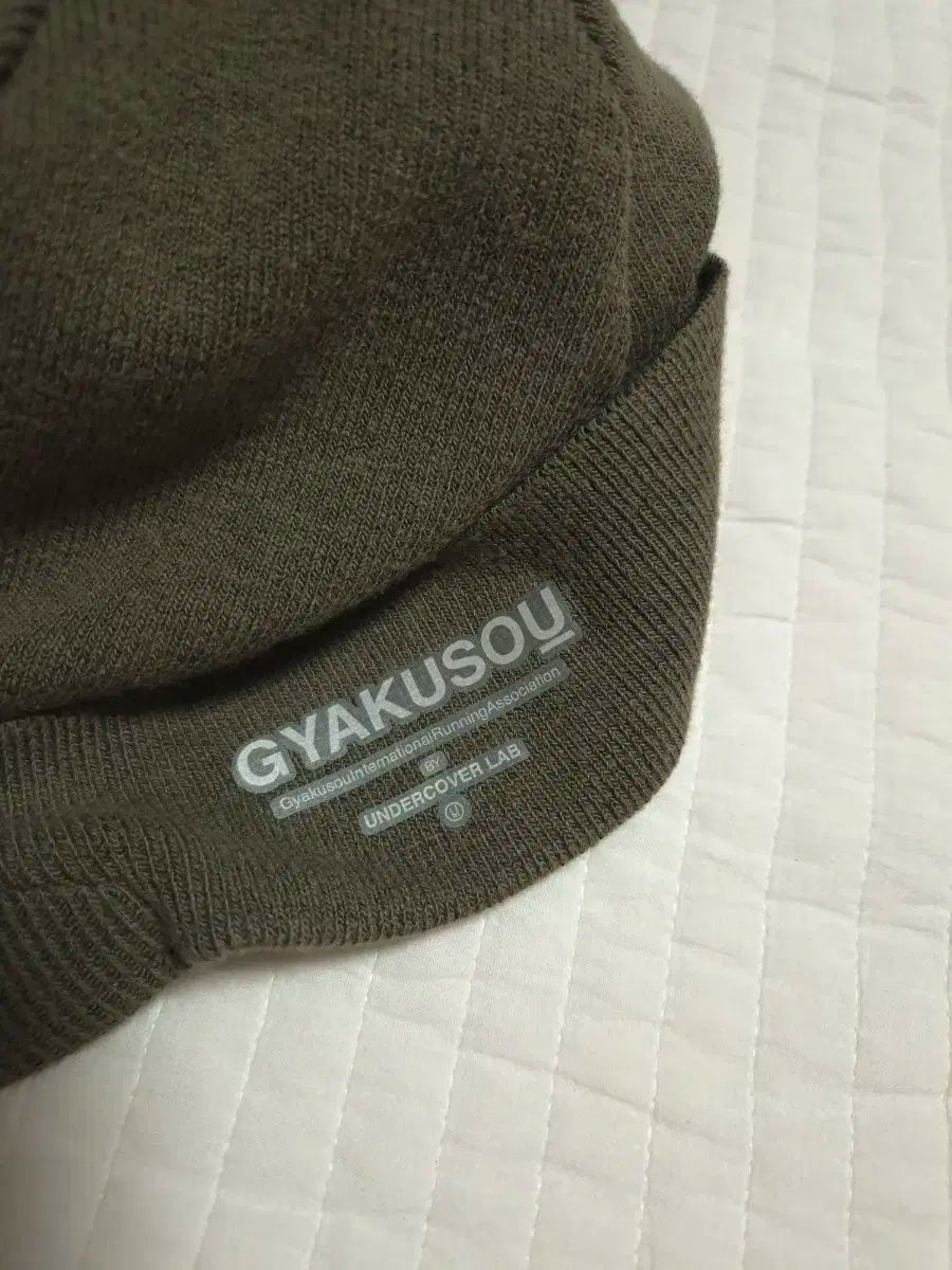 NIKE ギャクソウ ニットキャップ帽子 カーキ ビーニー