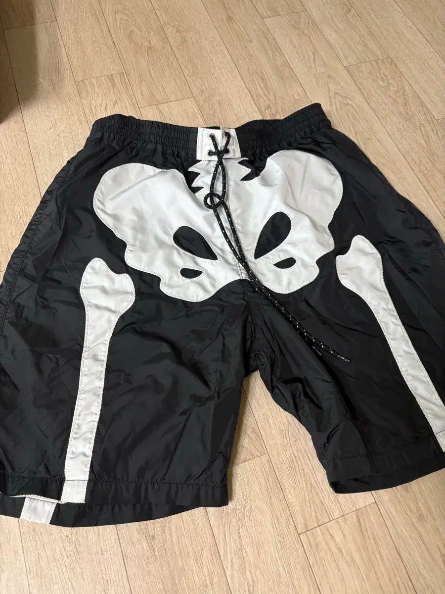 4 キャピタル ナイロン ボーンパンツ ハーフパンツ ブラック