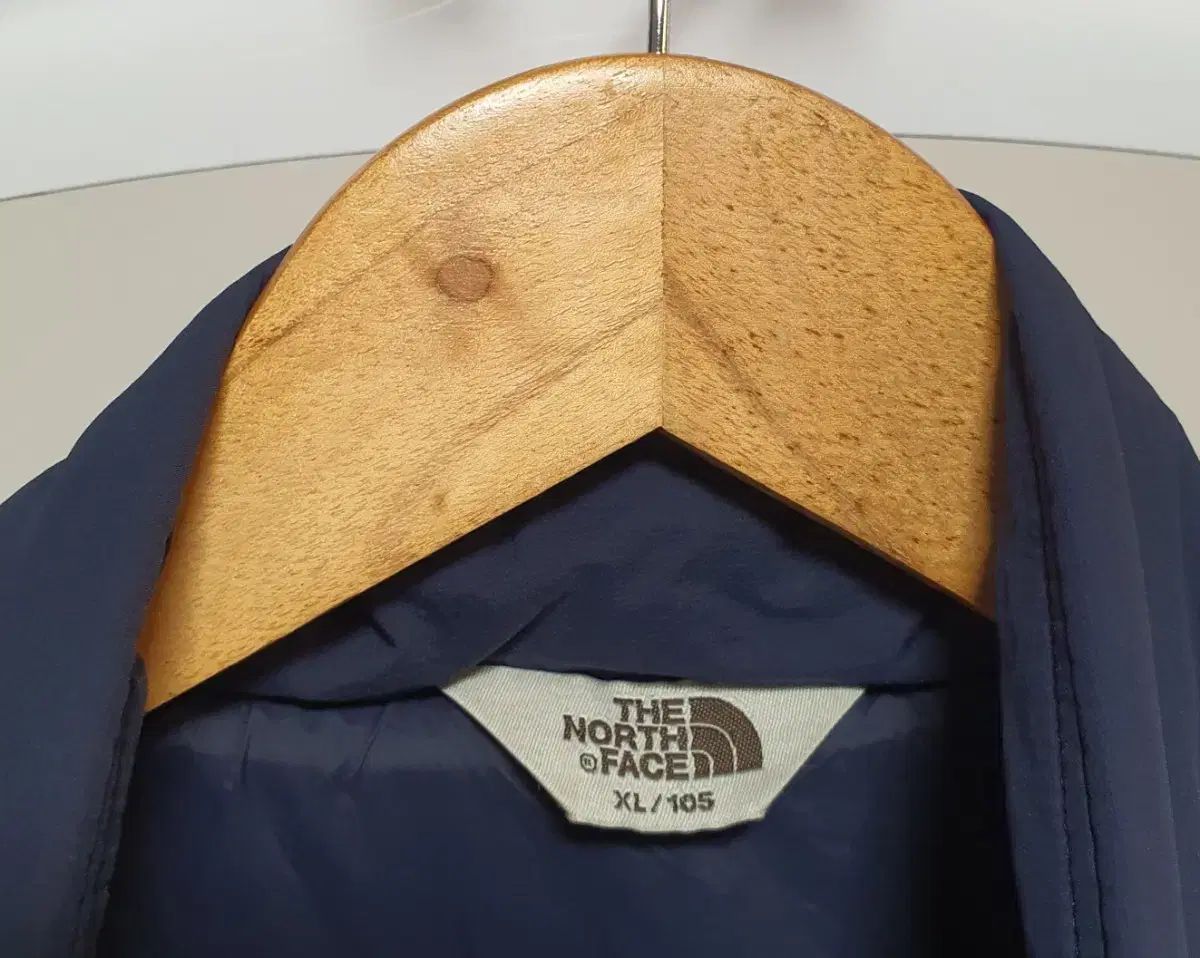 THE NORTH FACE ザノースフェイス ホワイトレーベル Vモーション 機能性 軽量ダウン ジャケット 105サイズ ネイビー