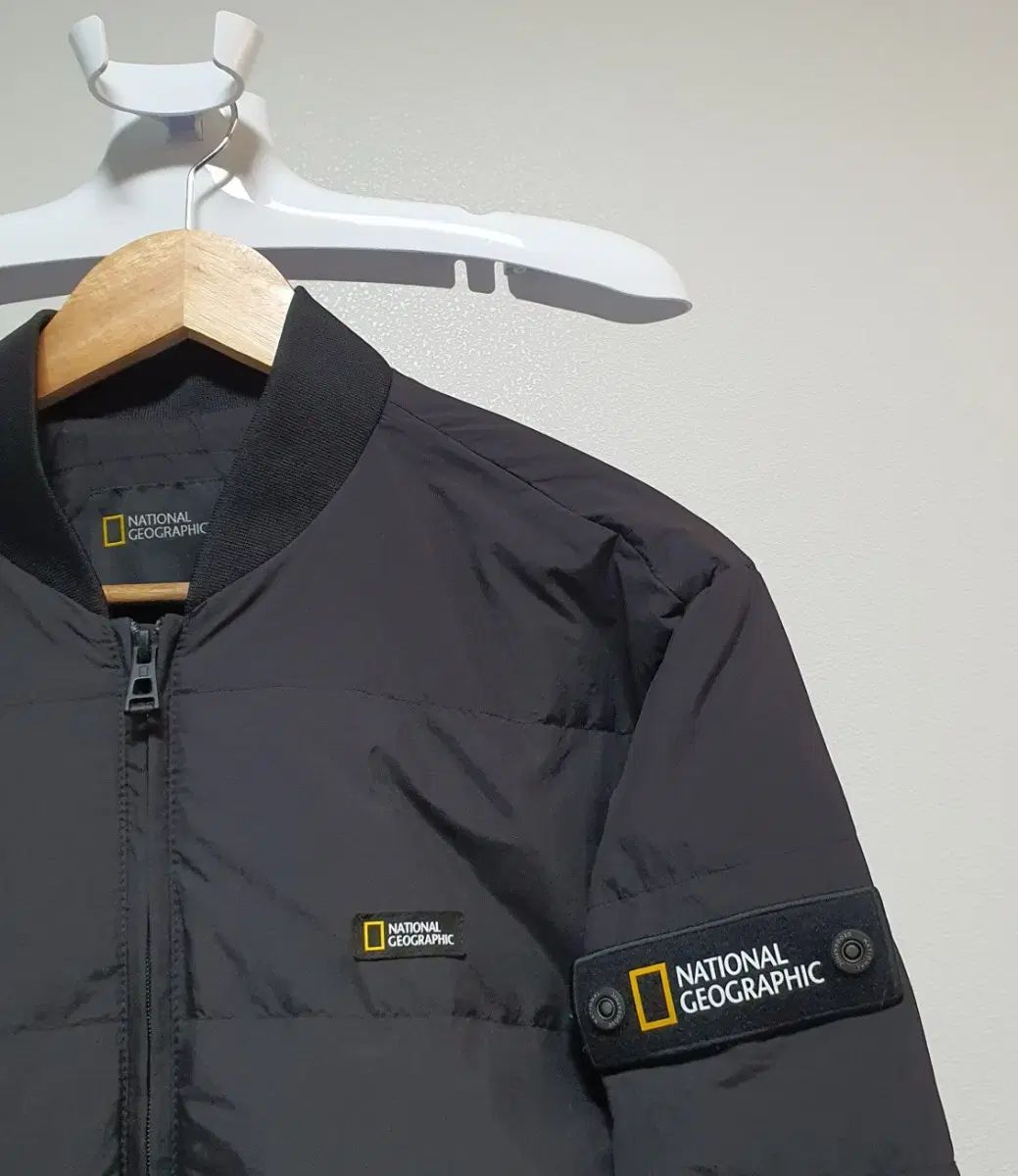 ナショナルジオグラフィック 新モデルデザイン 軽量グースダウン 100サイズ ブラック