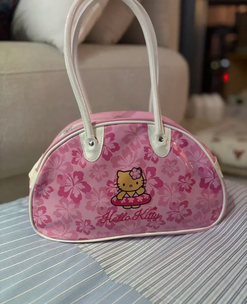 スピンスタニングキティバッグ 韓国 未リリース モデル hello kitty