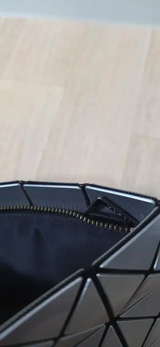 BAO BAO ISSEY MIYAKE バオバオイッセイミヤケ シルバー クロスバック DECORATOM_COM_BR