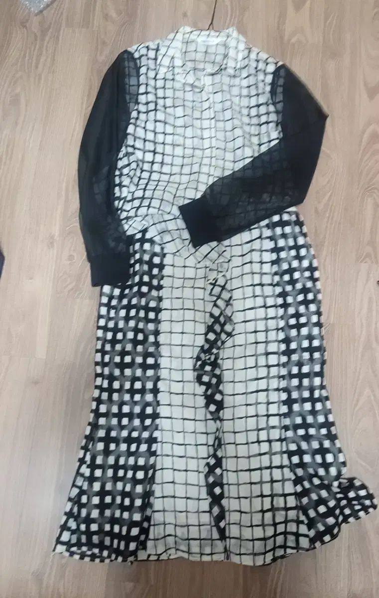 ジナ식스 CHECK パータン ブラック アンド 白 シフォン セットアップ 66size