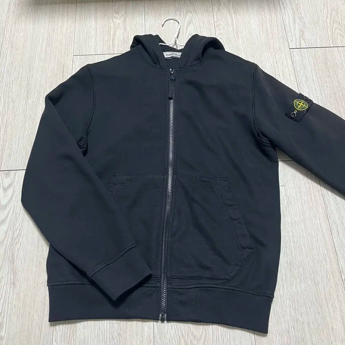 ストーンアイランド ブラック フーディー ジップアップ キッズ 12Y