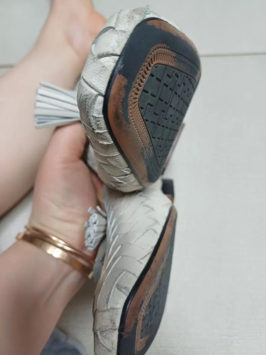 タッセル ローファー