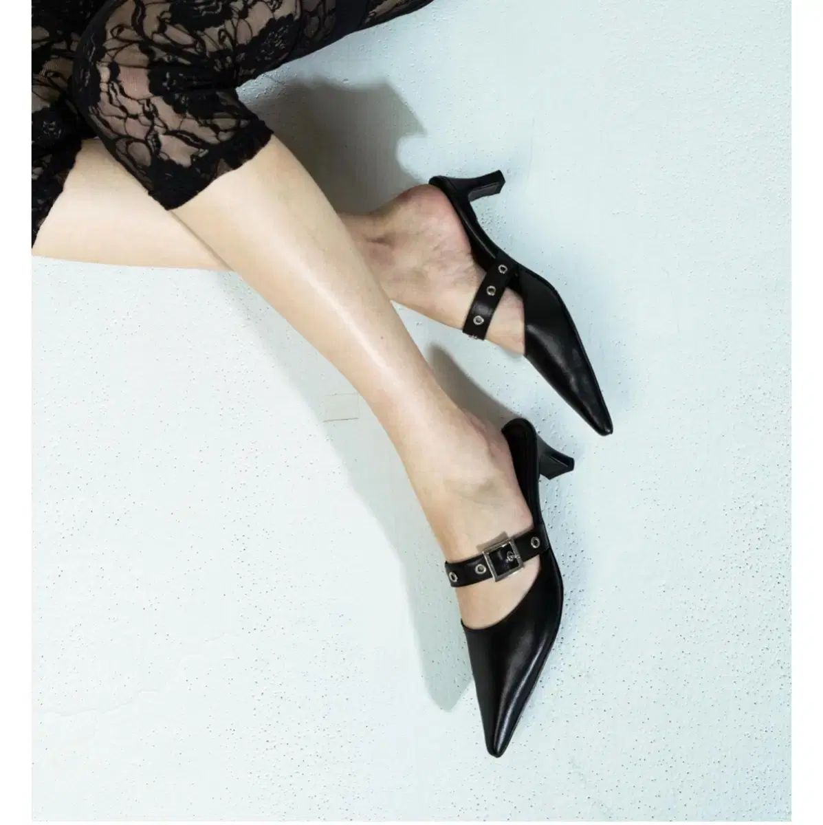 メタフォリック ストラップ ミュール 靴