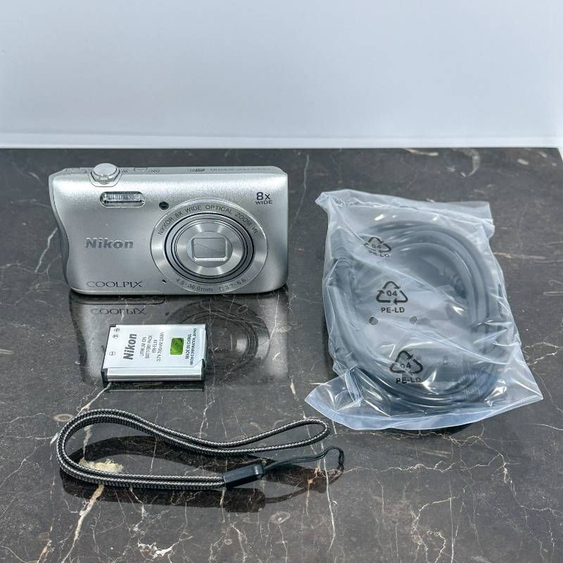Nikon COOLPIX シルバー 6倍ズーム 5/6までお値下げ Nikon CoolpixA10
