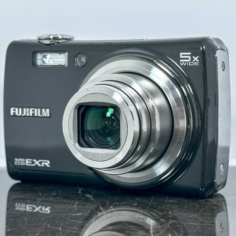 Fujifilm FinePix F200EXR コンデジ デジカメ 12MP 光学5倍ズーム 高画質 CCDシフト手ブレ補正 動作 済み