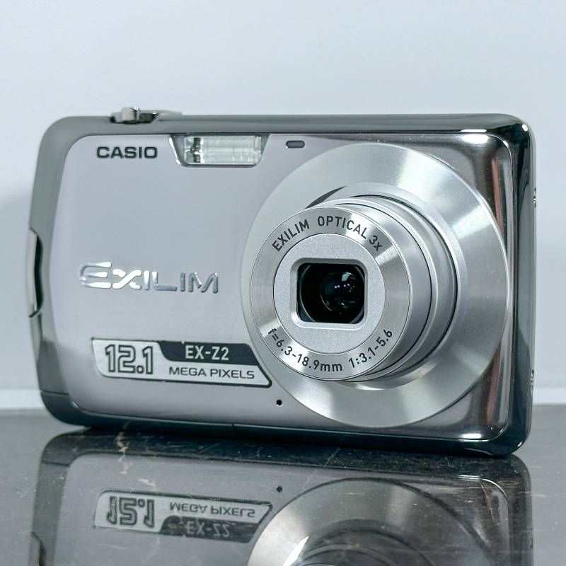 CASIO EXILIM EX-Z2 シルバー コンデジ デジカメ 1210万画素 光学3倍ズーム USB充電対応 軽量モデル 動作 済み