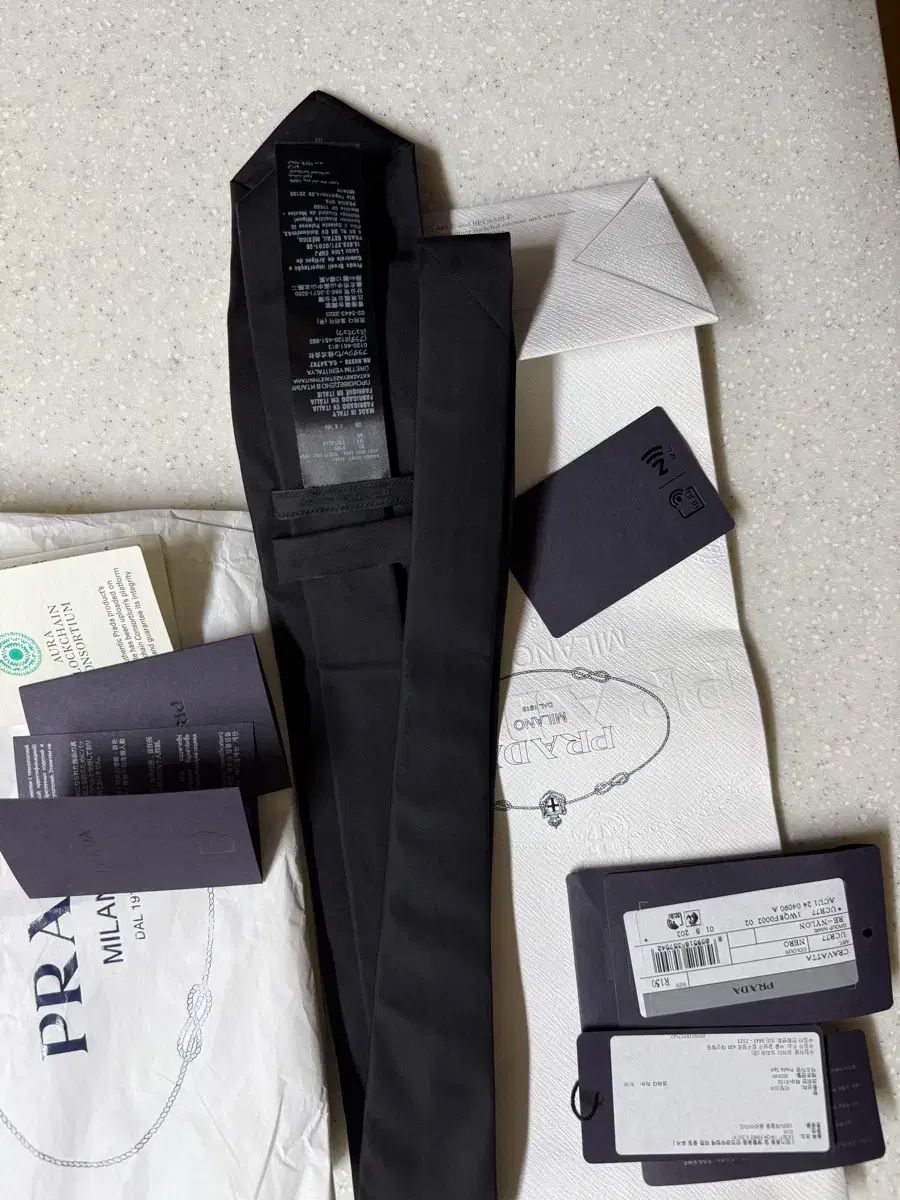 プラダ ギャバジン リナイロン ネクタイ