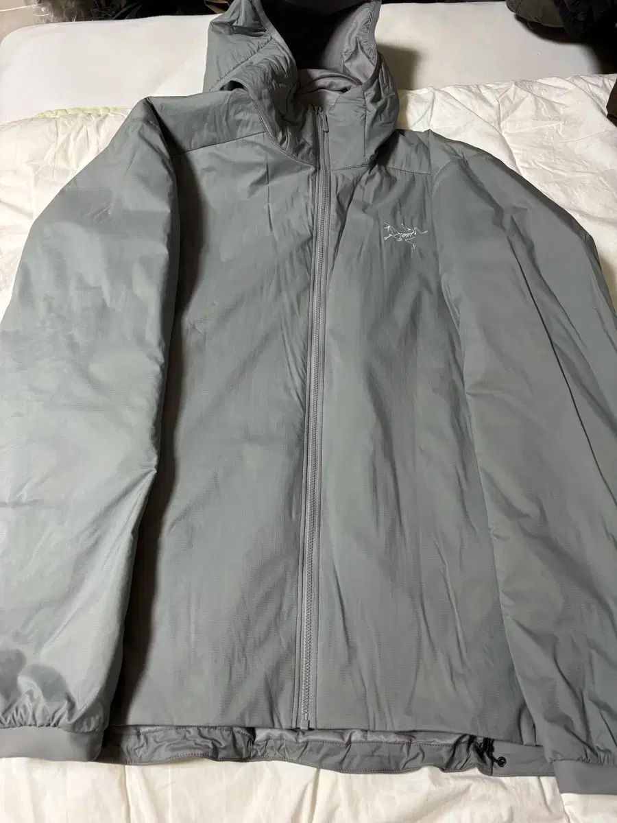 L ARC TERYX アトム フーディ ボーイ