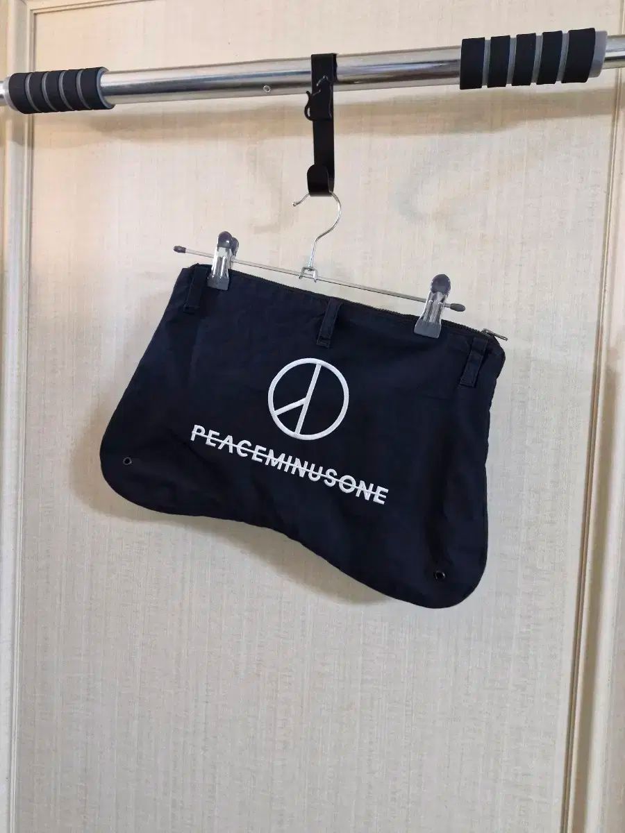 ナイキ ピースマイナスワン