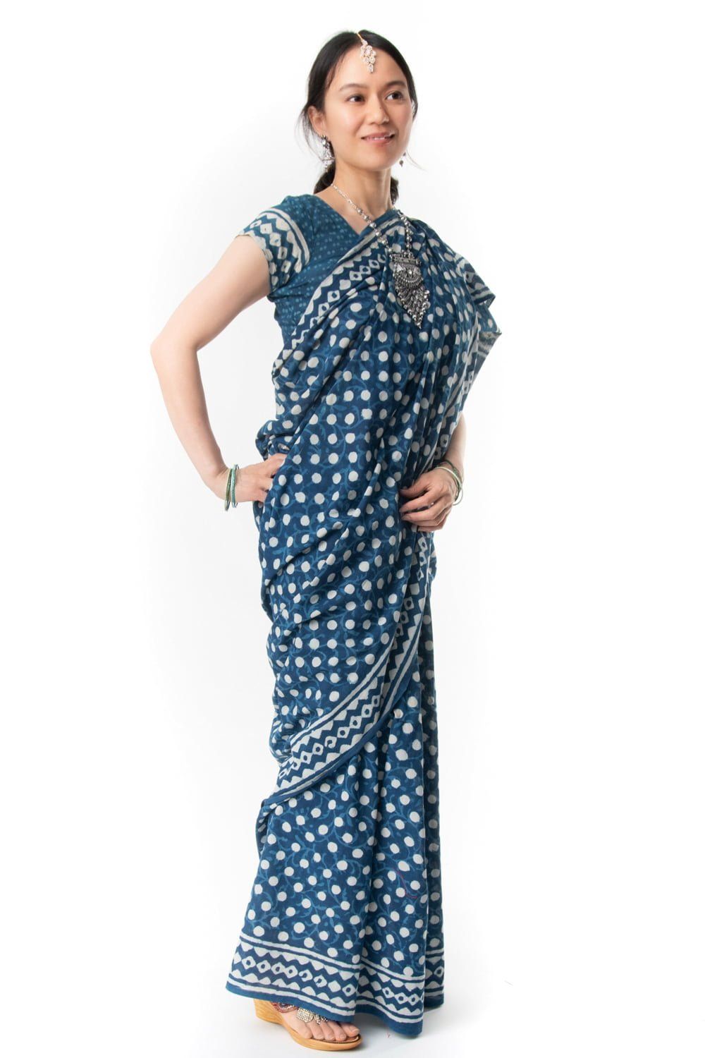 〔チョリ付き〕藍染のコットンサリー TIRAKITA ティラキタ サリー 民族衣装 デコレーション布 インド 布