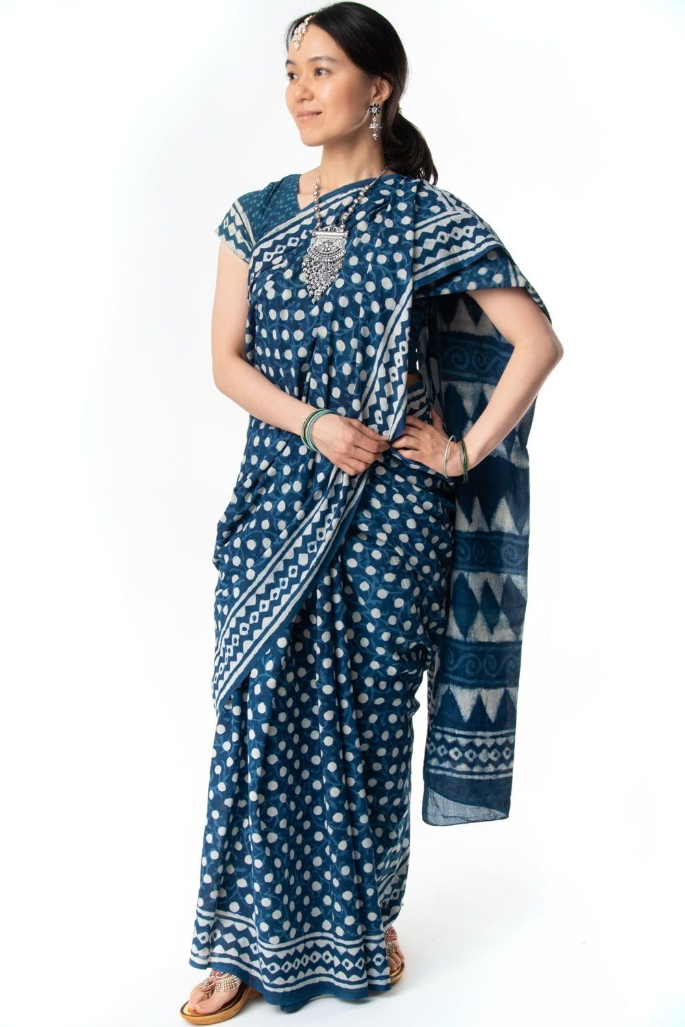 〔チョリ付き〕藍染のコットンサリー TIRAKITA ティラキタ サリー 民族衣装 デコレーション布 インド 布