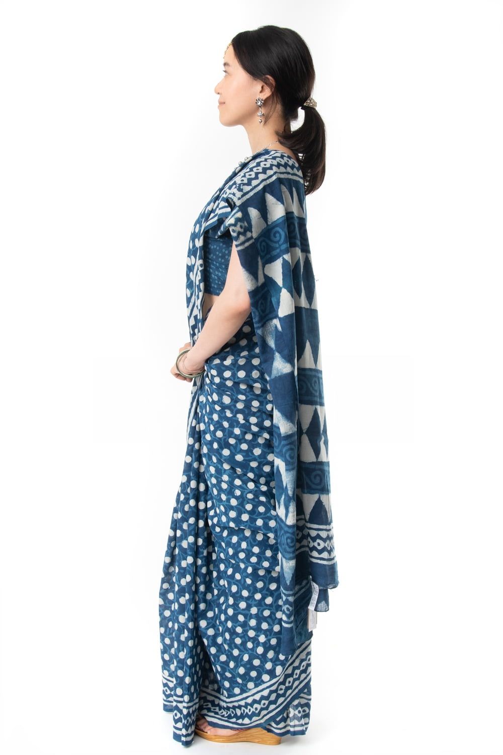 〔チョリ付き〕藍染のコットンサリー TIRAKITA ティラキタ サリー 民族衣装 デコレーション布 インド 布 WWW_IBETON_RU