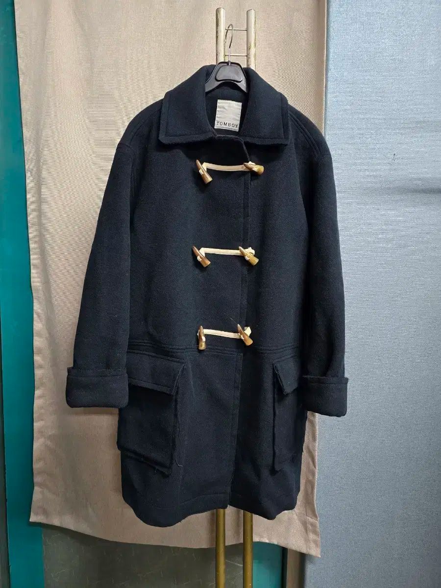 TOMBOY アースカーキ色 ハンドメイド トグルボタン コート