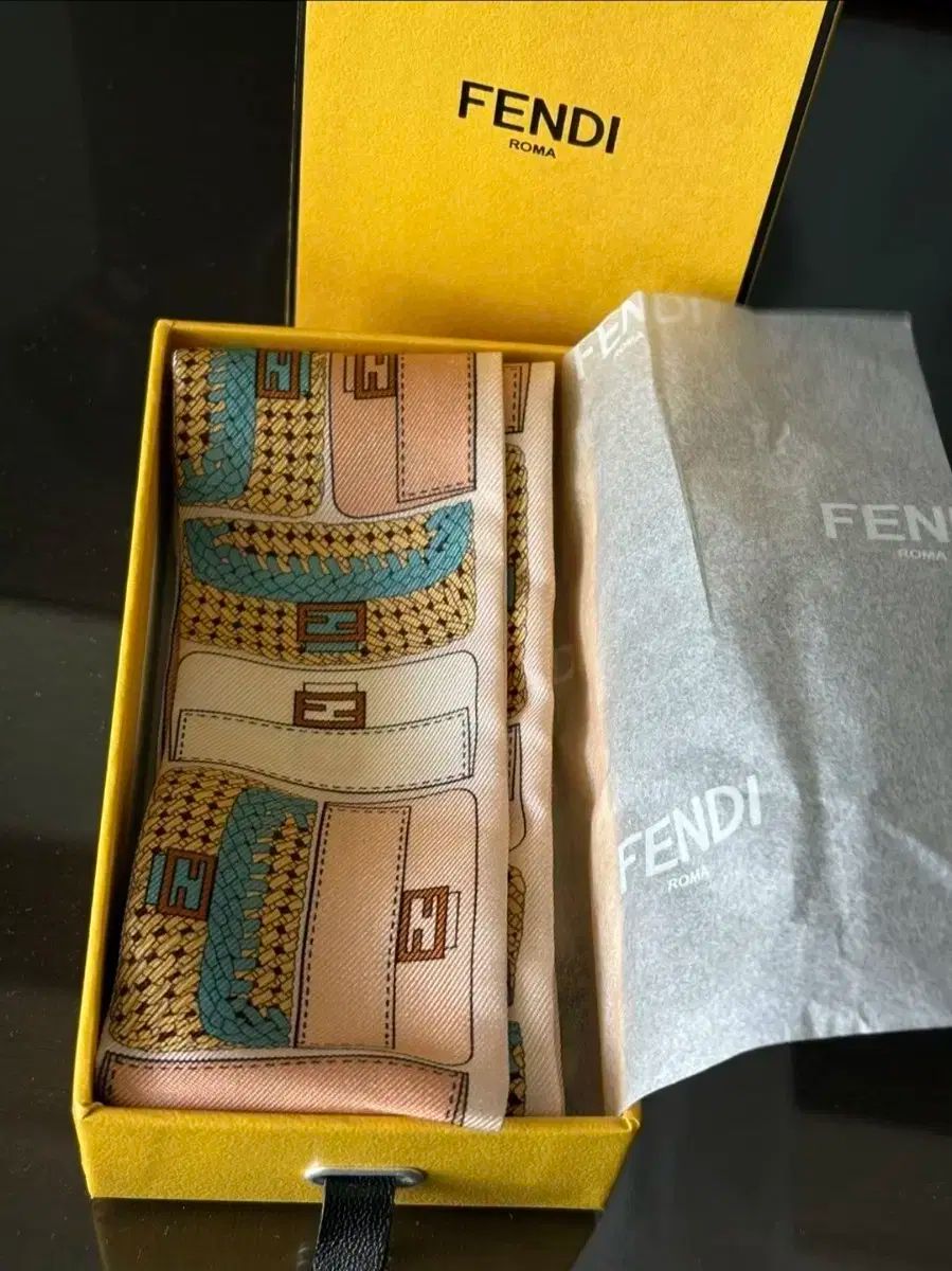 フェンディ オプティカル ラブ ブルー バゲット バンド