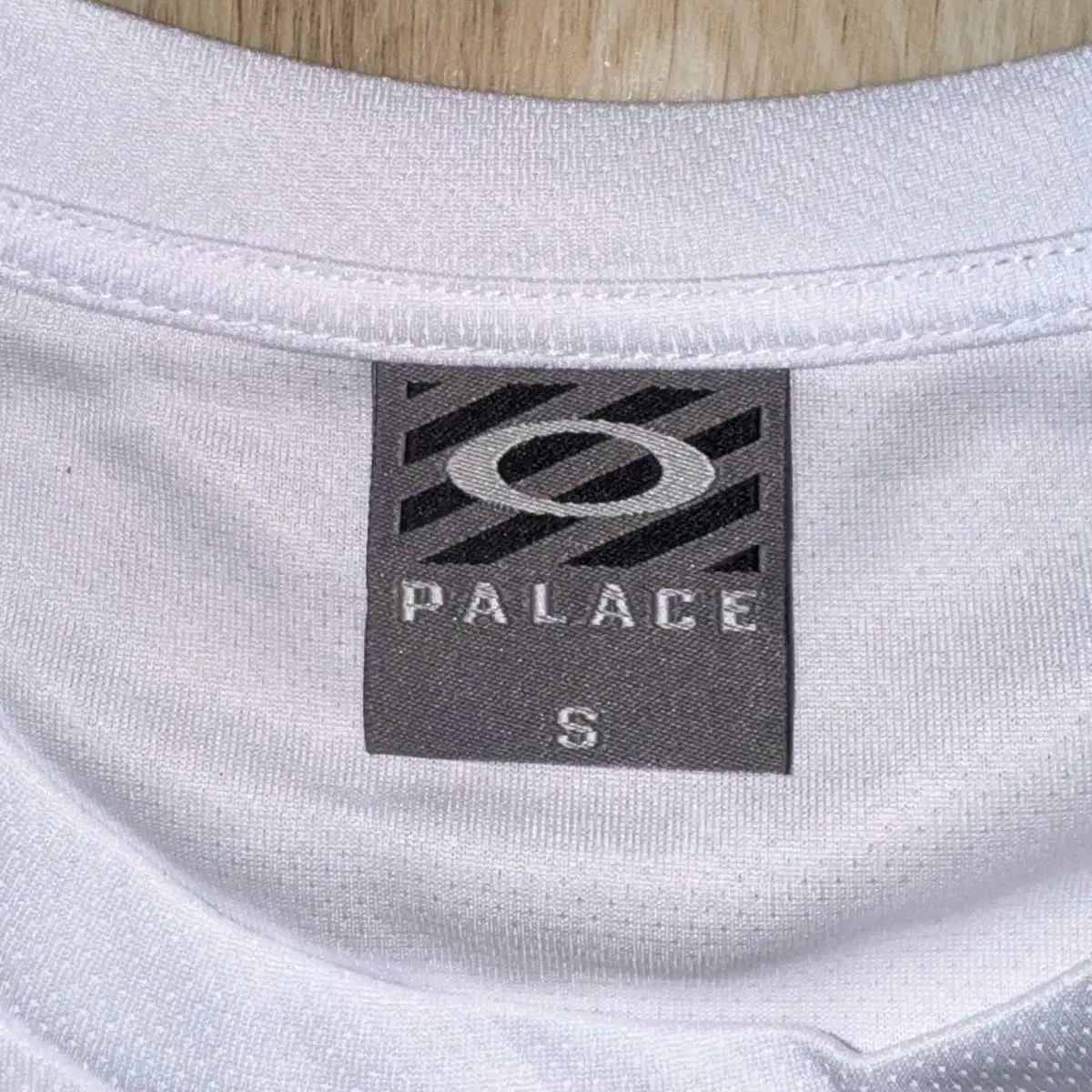 パレス x オークリー テック ジャージ 