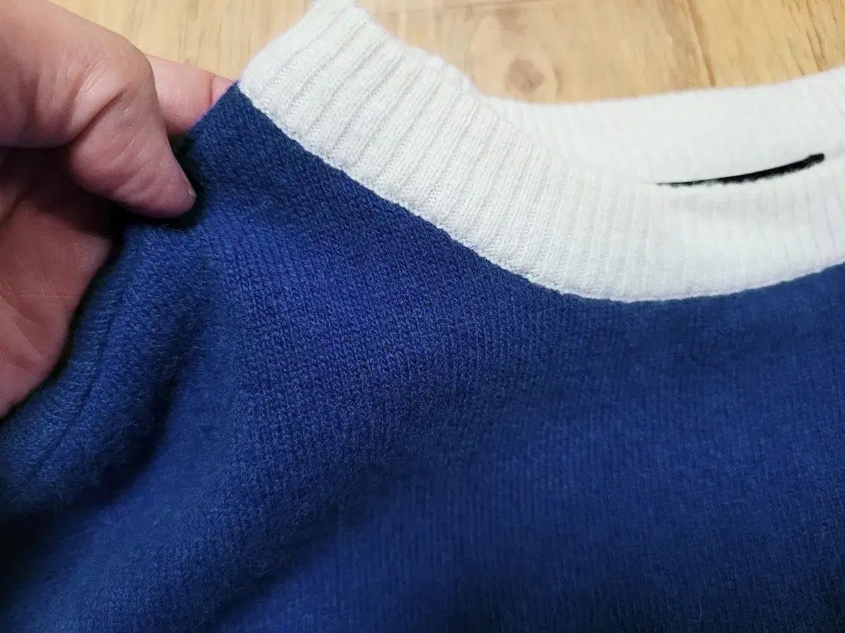 カシミアウール クルーネックニット