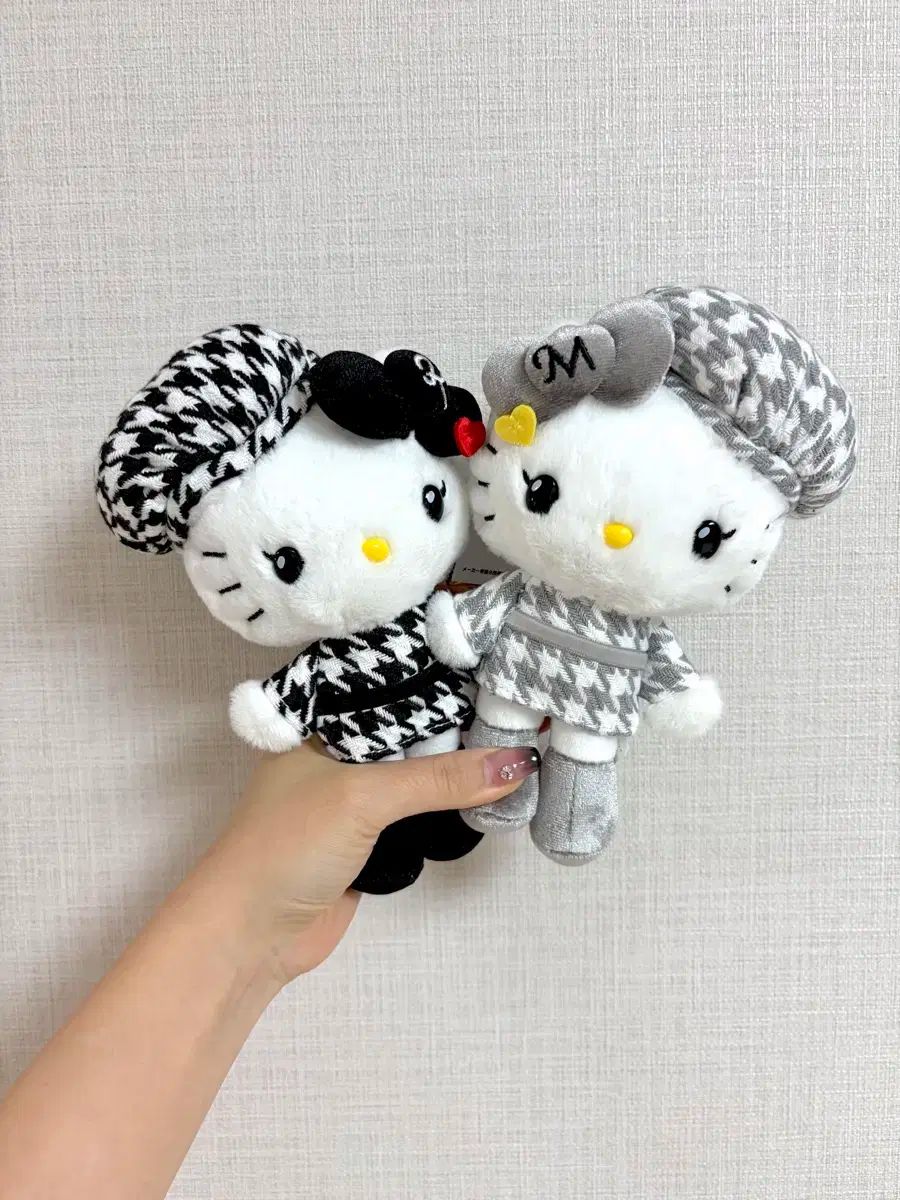 ハローキティ モノトーン 誕生日 記念 グッズ マスコット ぬいぐるみ
