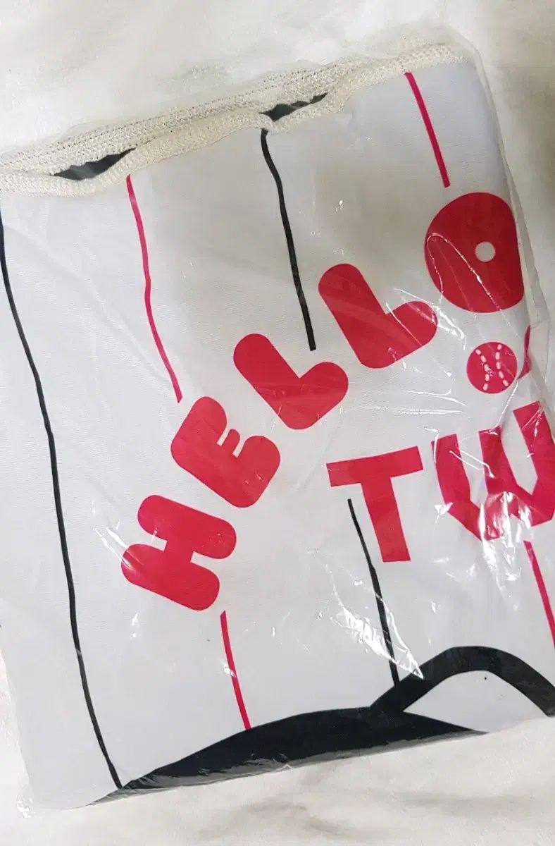 LGツインズ キティ コラボ シープスキン ブランケット