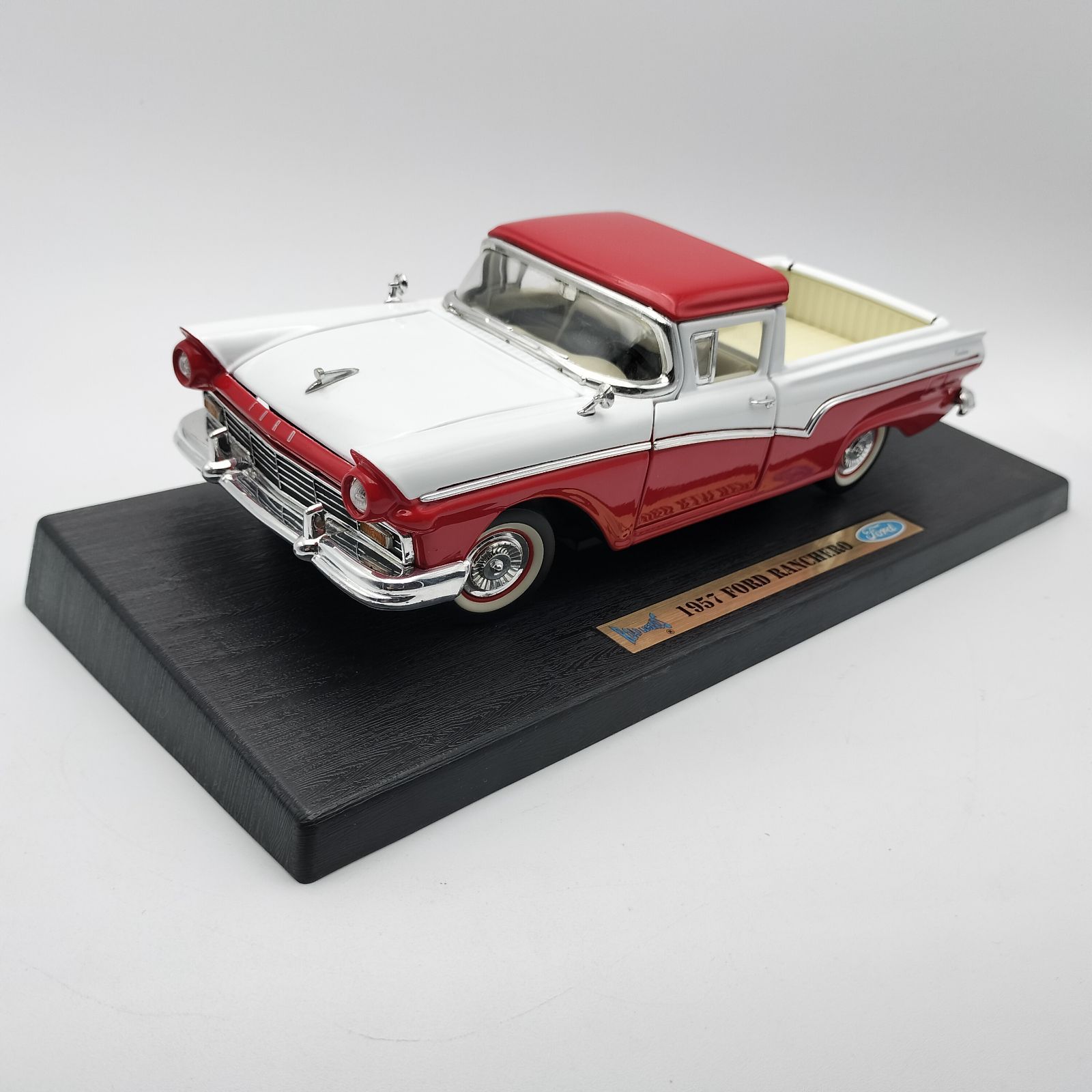 Road Legends】1957 Ford Ranchero 1/18 フォード ランチェロ ダイ