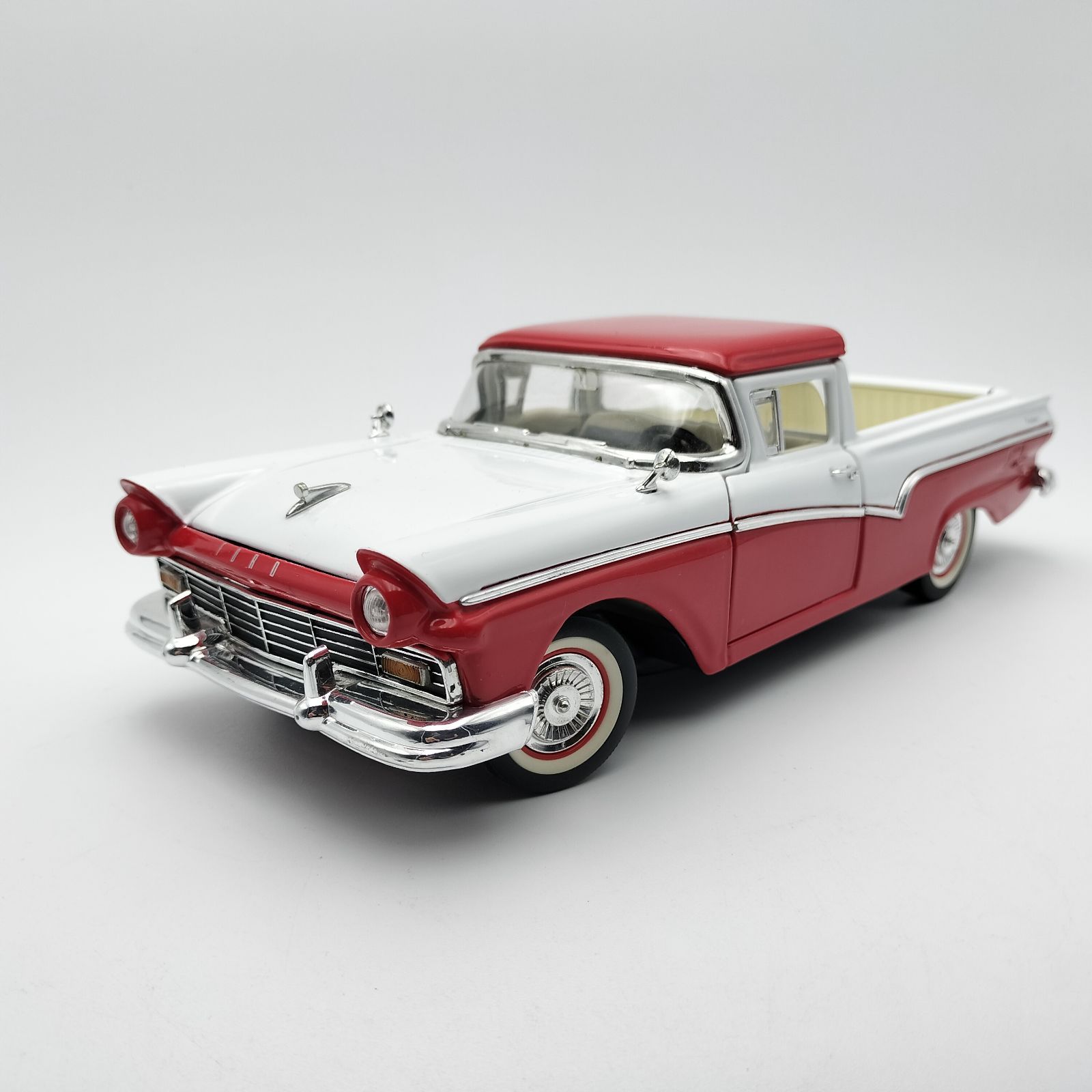 Road Legends】1957 Ford Ranchero 1/18 フォード ランチェロ ダイ