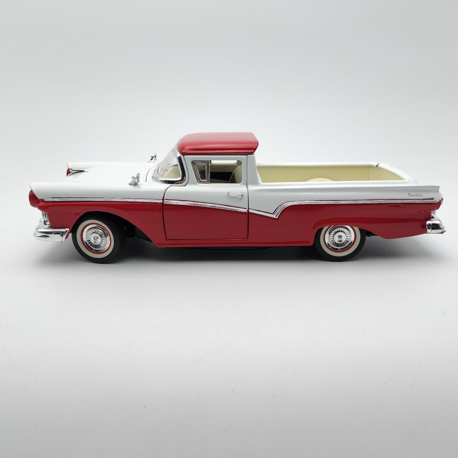 Road Legends】1957 Ford Ranchero 1/18 フォード ランチェロ ダイ