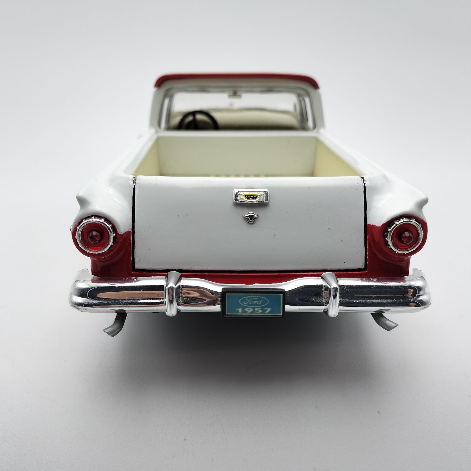 Road Legends】1957 Ford Ranchero 1/18 フォード ランチェロ ダイ