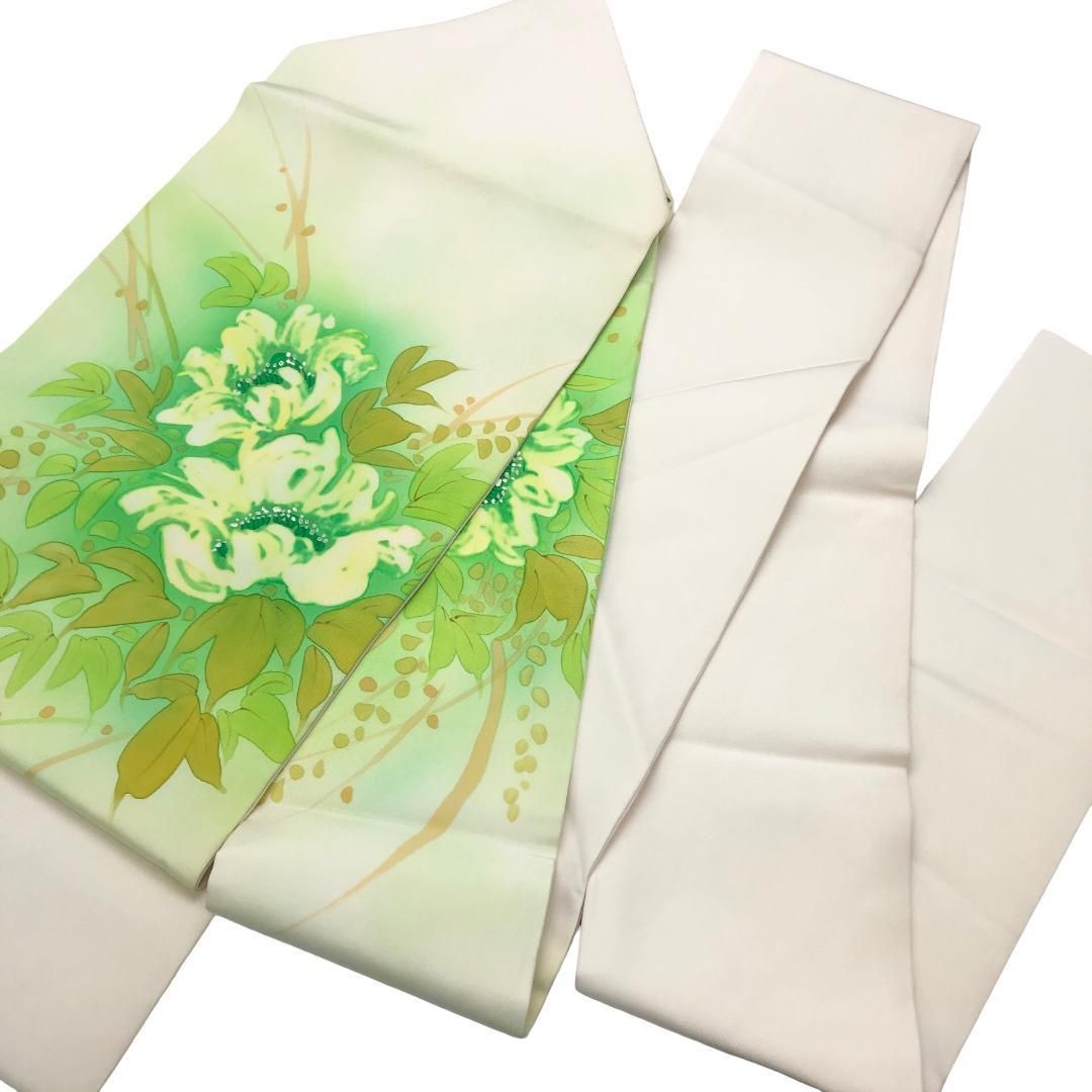 手描き 鮮やかな花模様