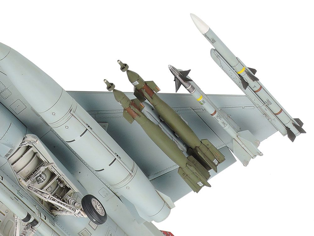 1/48 ロッキード F-16C[ブロック25/32]ファイティングファルコン