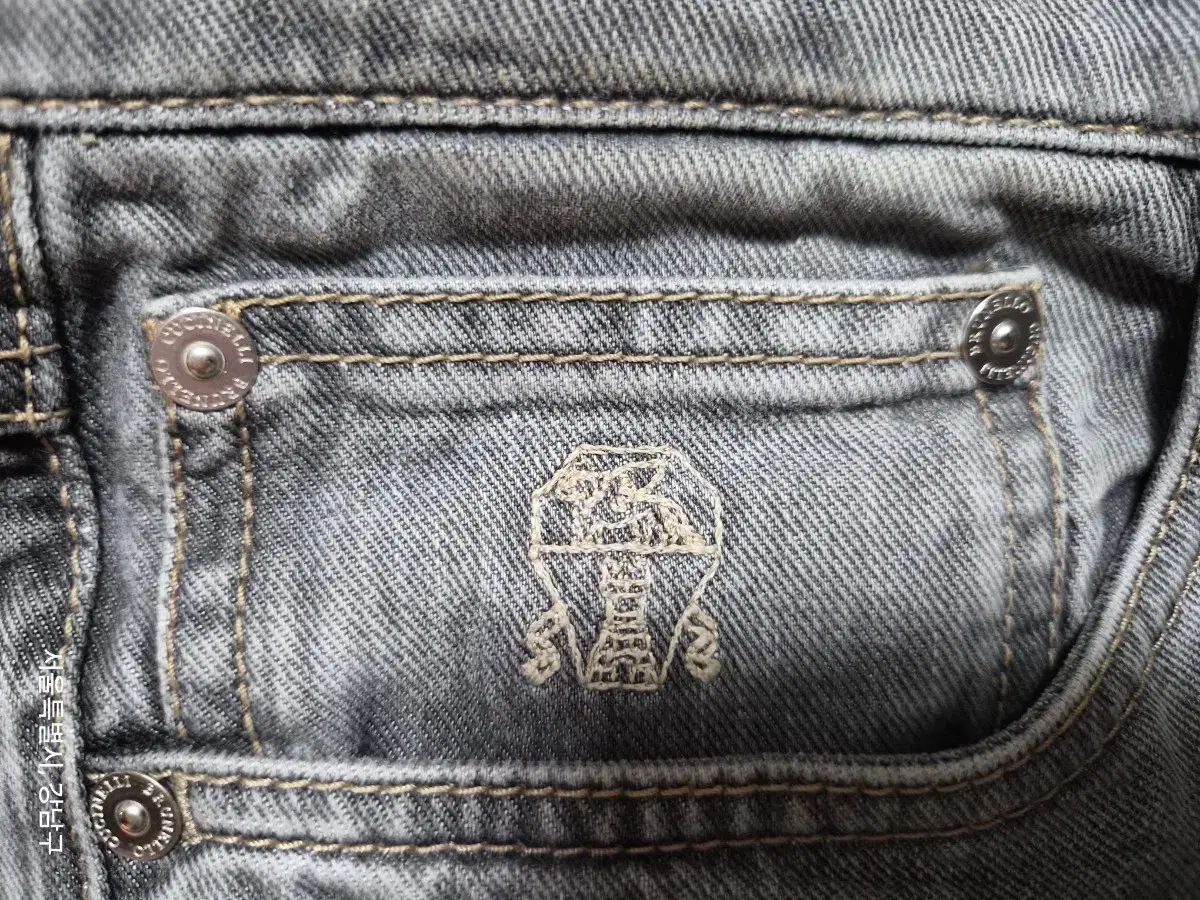 クチネリ グレー