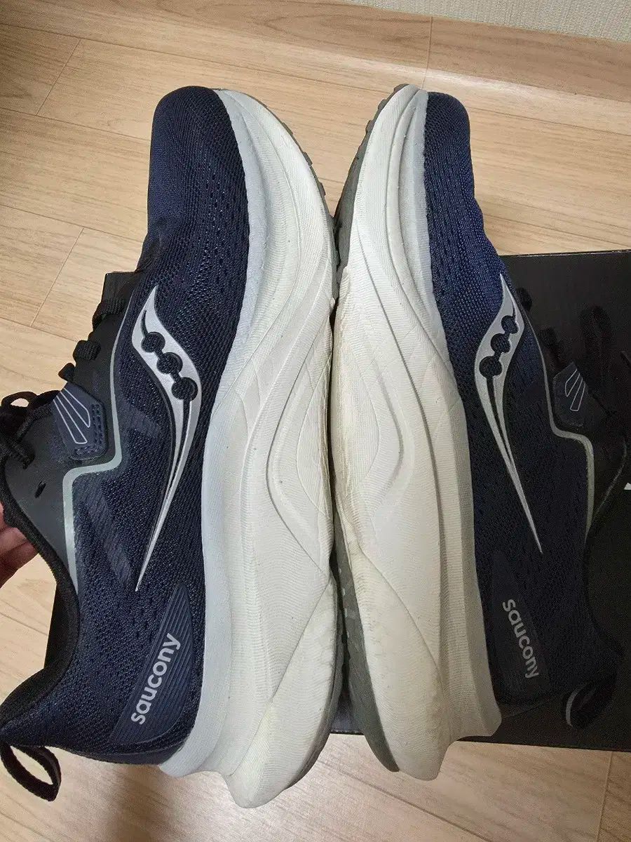 Saucony サッカニー テンポス2 サイズ 255