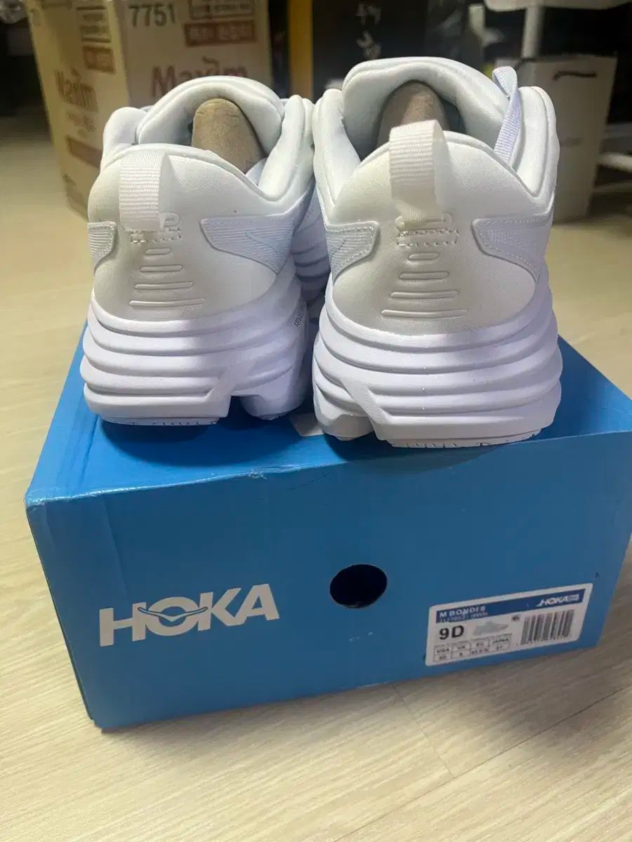 ホカオネオネ ボンダイ8 スニーカー