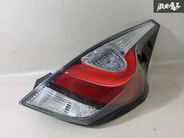 TOYOTA トヨタ 純正 NHP10 アクア 後期 テールライト テールランプ 右