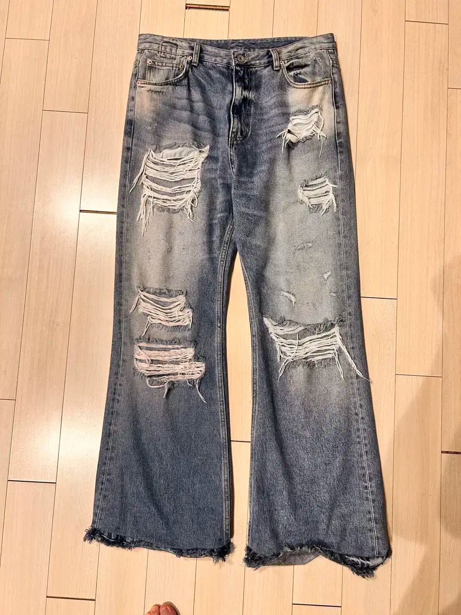 エモスタンクラブ デストロイジーンズ