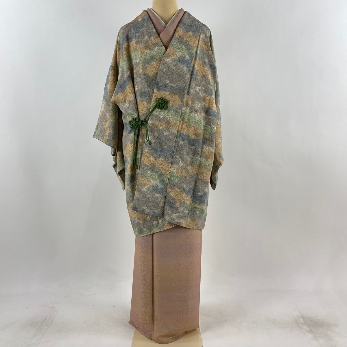 道中着 身丈91cm 裄丈62.5cm S 和装コート 菱 花 縮緬 ぼかし 灰色 正絹 秀品