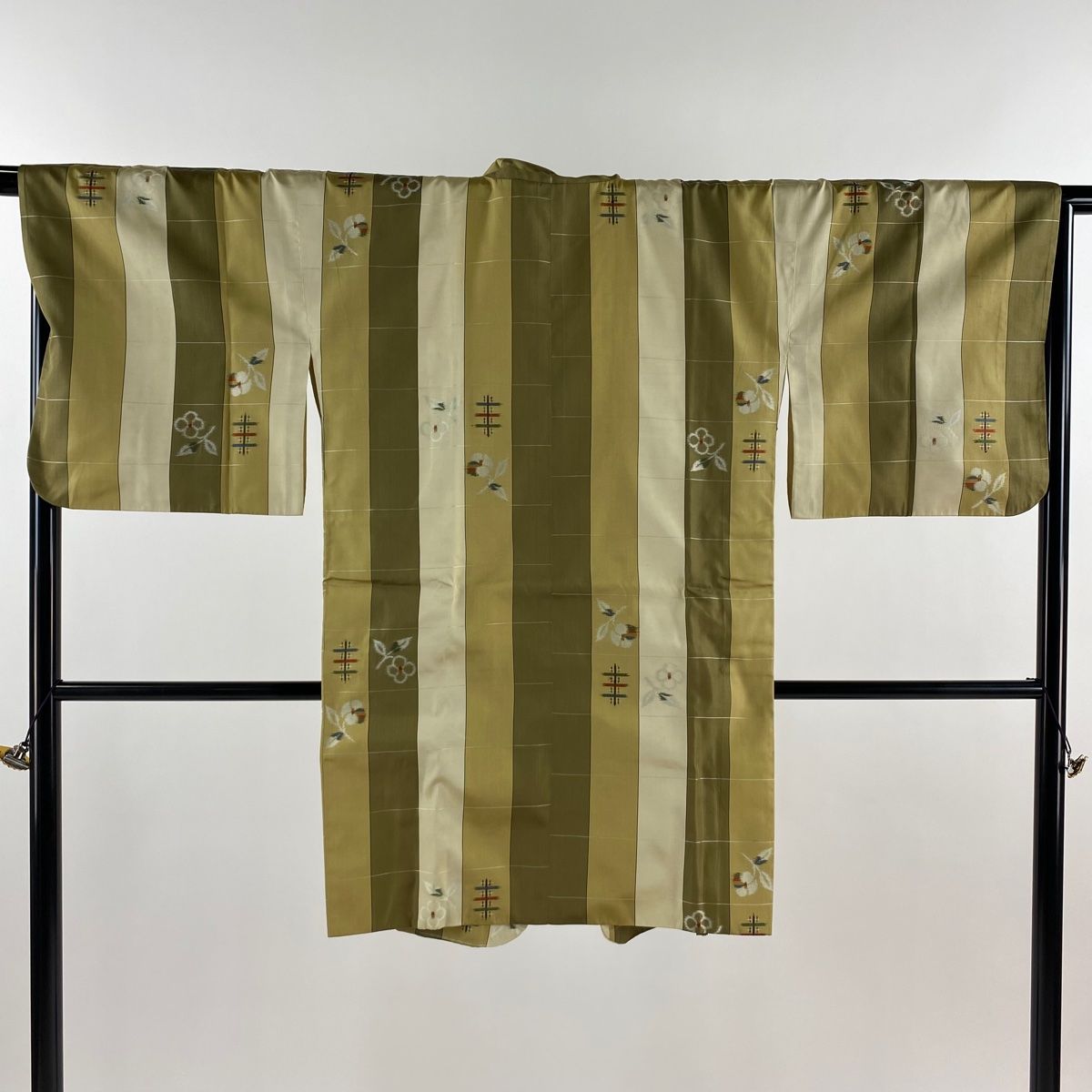 道中着 身丈97.5cm 裄丈67.5cm L 和装コート 紬地 着物衿 草花 幾何学模様 鶯色 正絹 秀品