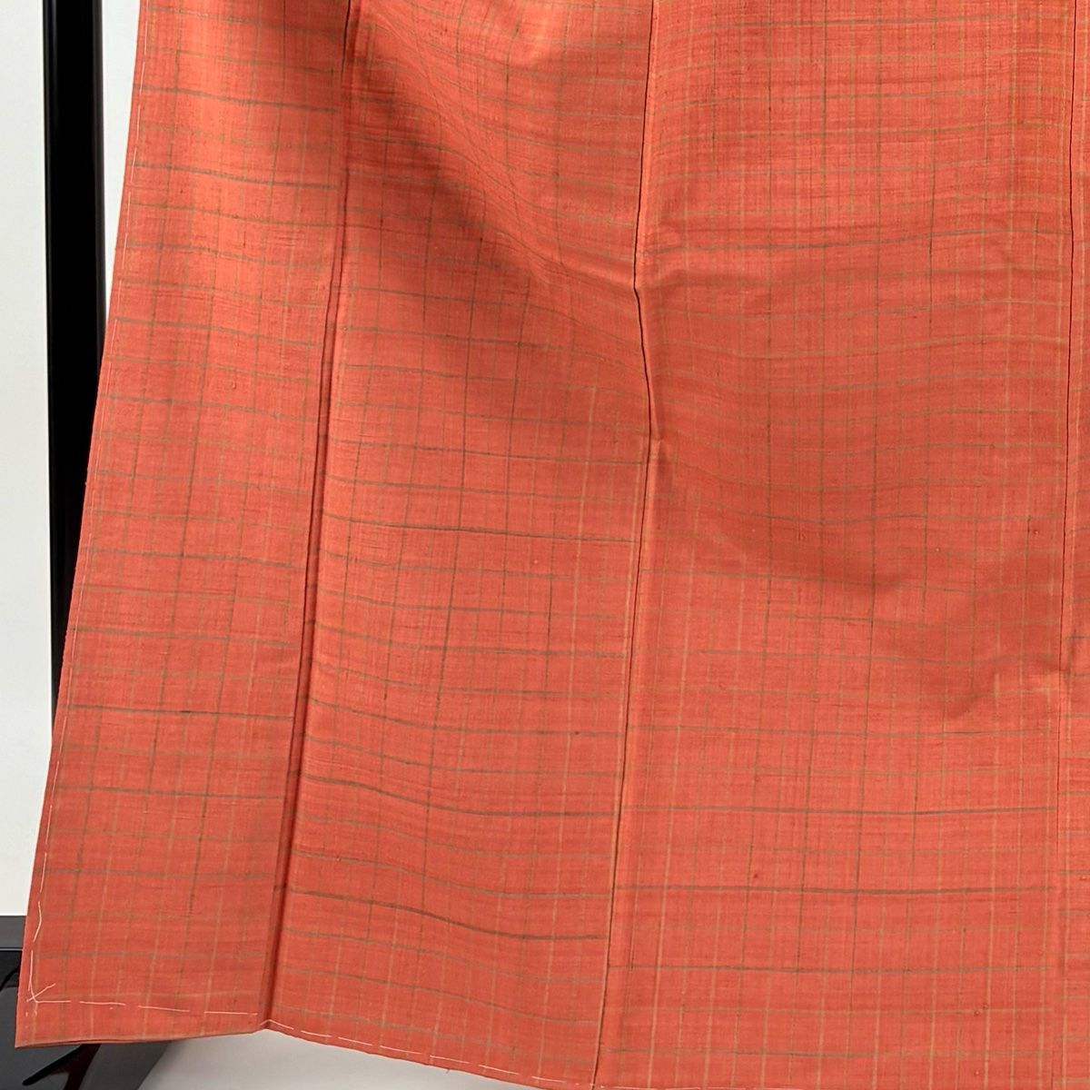 紬 身丈167.5cm 裄丈66.5cm M 袷 信州飯田紬 証紙 格子 朱色 正絹 秀品