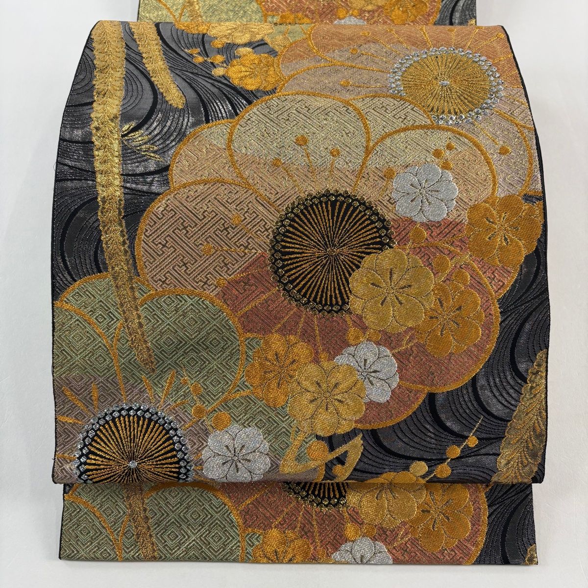 袋帯 秀品 梅 流水 箔 金銀糸 黒 六通 正絹