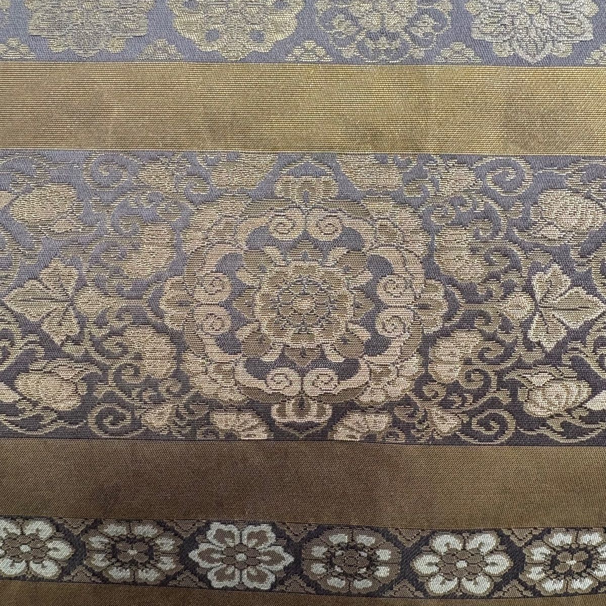 袋帯 箔屋清兵衛 落款 明日香間道 華文 草花 本金箔 灰紫 お太鼓柄 正絹