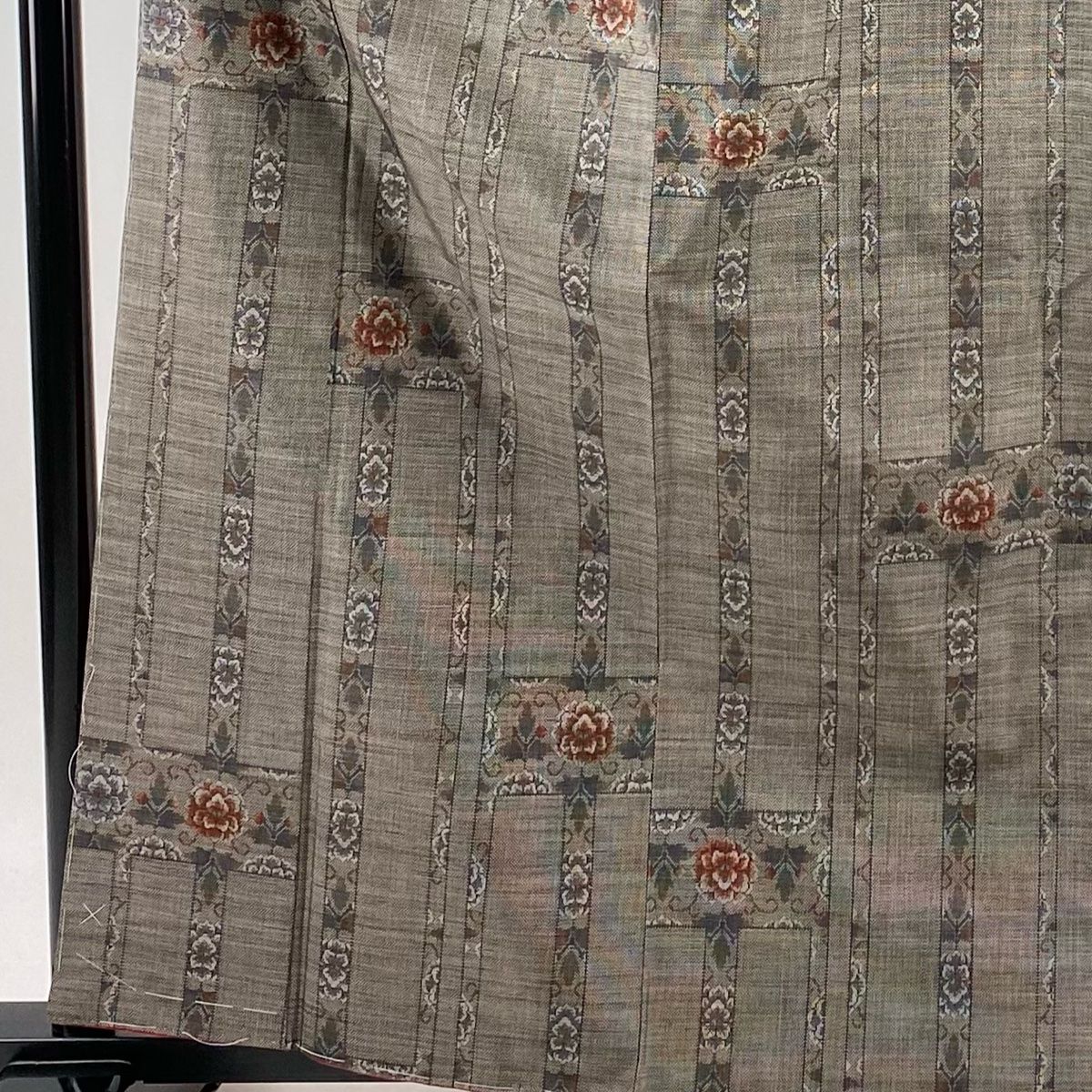 紬 身丈162.5cm 裄丈64cm M 袷 縞 草花 灰茶 正絹 秀品