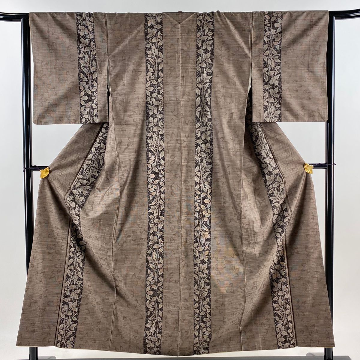 紬 身丈156cm 裄丈65cm M 袷 葉柄 焦茶色 正絹 秀品