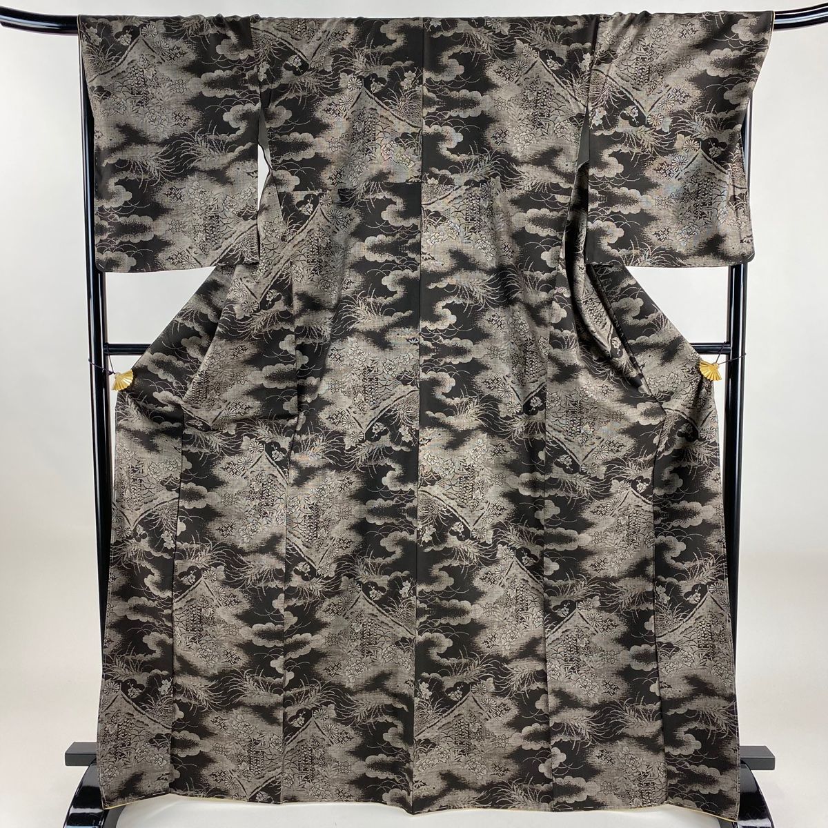 大島紬 身丈168.5cm 裄丈69cm L 袷 証紙 雲文 草花 純泥染 焦茶色 正絹