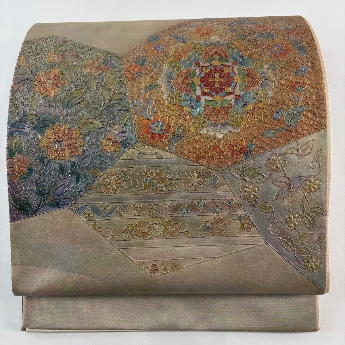 袋帯 秀品 華文 花唐草 刺繍 金銀彩 灰緑 お太鼓柄 正絹